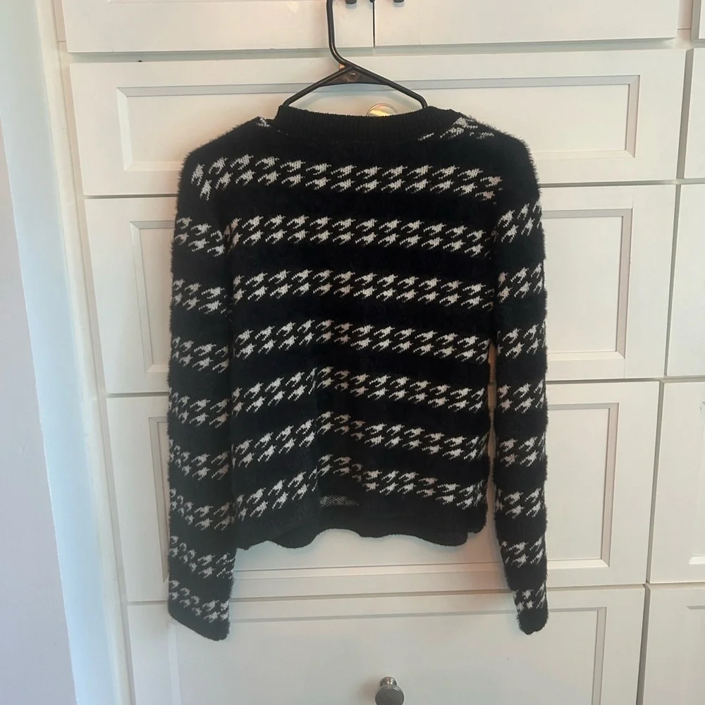 Oliver O Brand Herringbone Sweater with Gold Buttons - Picture 6 of 8